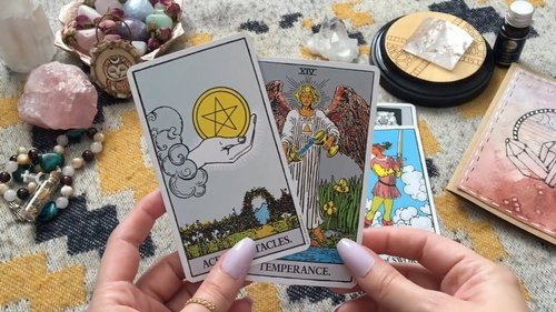 TAROT READING